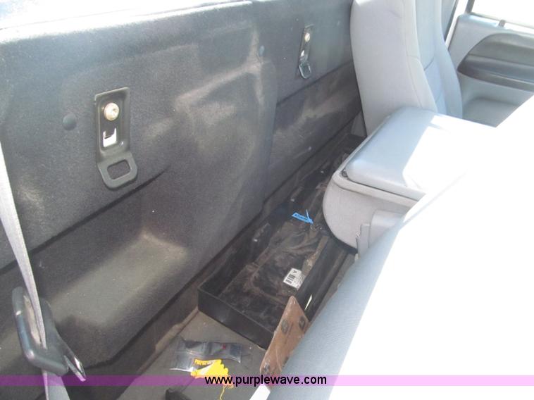 image for item B5437 2005 Ford F250 XLT Super Duty FX4 pickup truck