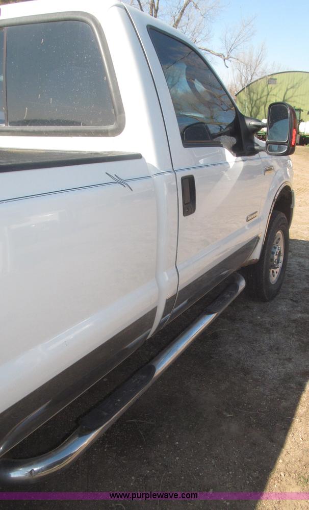 image for item B5437 2005 Ford F250 XLT Super Duty FX4 pickup truck