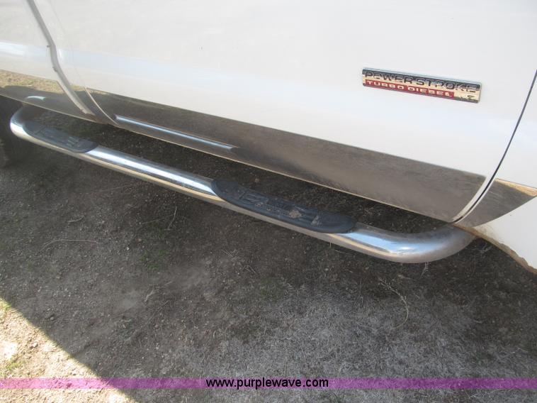 image for item B5437 2005 Ford F250 XLT Super Duty FX4 pickup truck