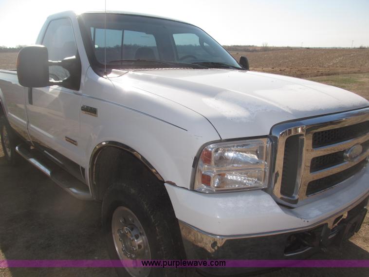 image for item B5437 2005 Ford F250 XLT Super Duty FX4 pickup truck