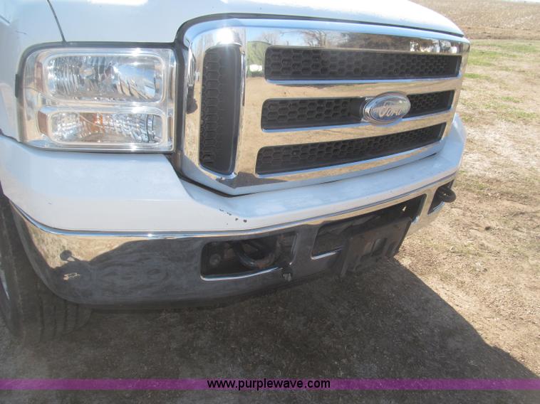 image for item B5437 2005 Ford F250 XLT Super Duty FX4 pickup truck