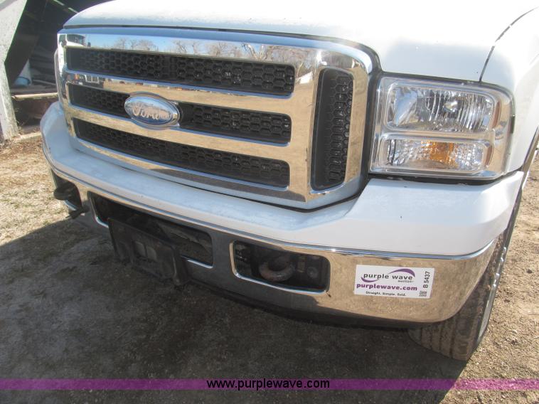 image for item B5437 2005 Ford F250 XLT Super Duty FX4 pickup truck