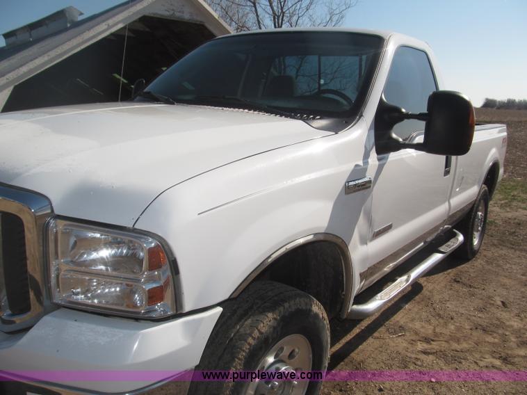 image for item B5437 2005 Ford F250 XLT Super Duty FX4 pickup truck