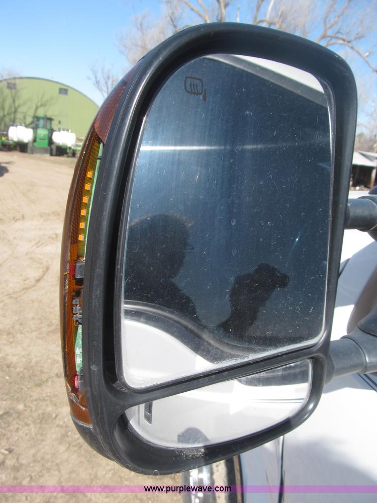 image for item B5437 2005 Ford F250 XLT Super Duty FX4 pickup truck