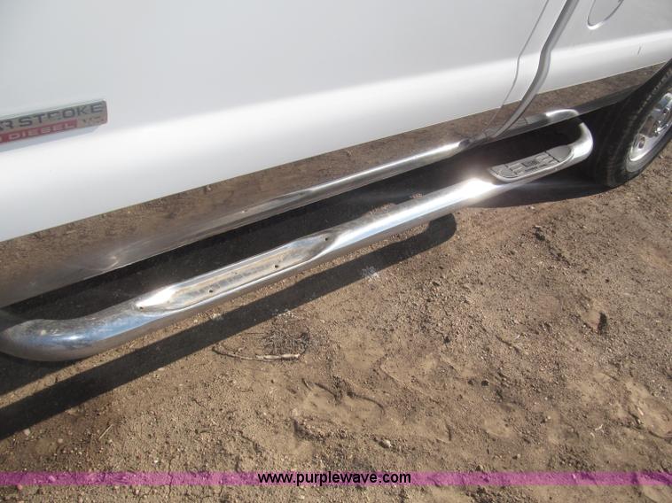 image for item B5437 2005 Ford F250 XLT Super Duty FX4 pickup truck