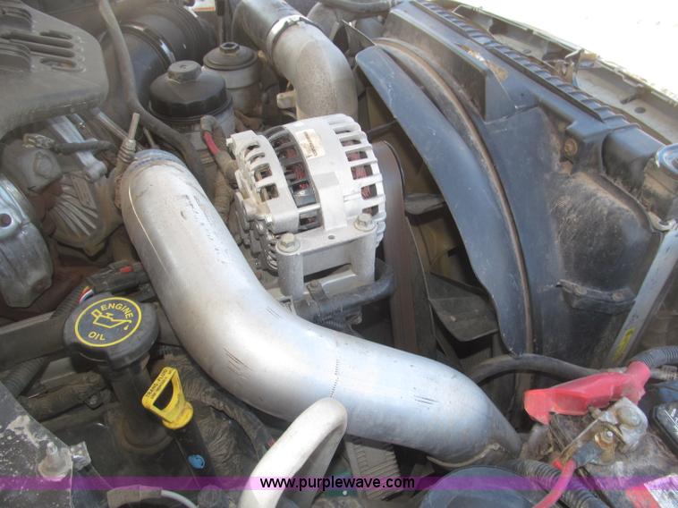 image for item B5437 2005 Ford F250 XLT Super Duty FX4 pickup truck