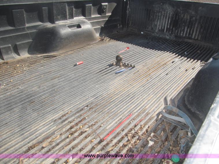 image for item B5437 2005 Ford F250 XLT Super Duty FX4 pickup truck