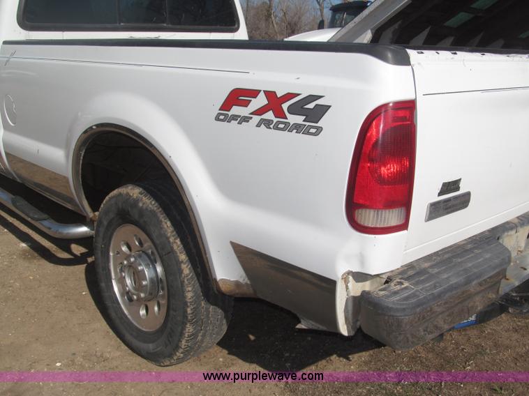 image for item B5437 2005 Ford F250 XLT Super Duty FX4 pickup truck