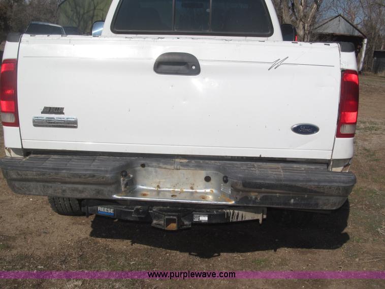 image for item B5437 2005 Ford F250 XLT Super Duty FX4 pickup truck