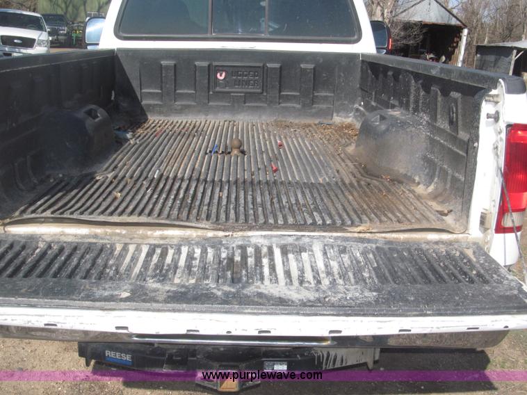 image for item B5437 2005 Ford F250 XLT Super Duty FX4 pickup truck