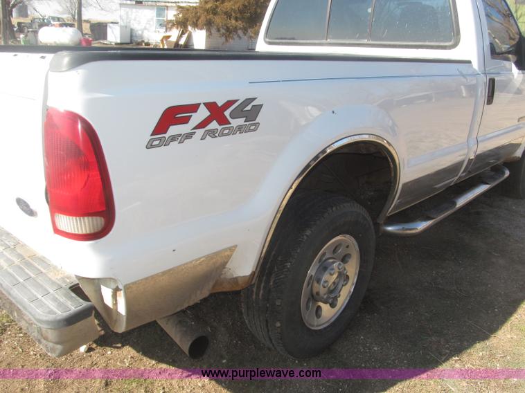 image for item B5437 2005 Ford F250 XLT Super Duty FX4 pickup truck