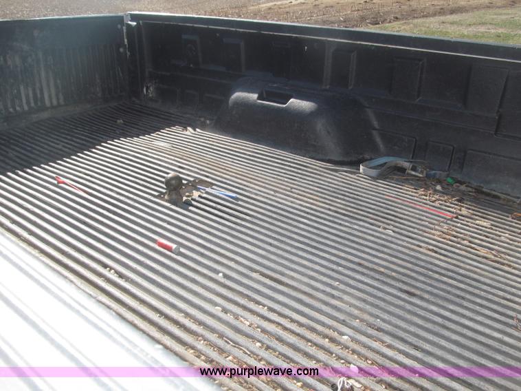 image for item B5437 2005 Ford F250 XLT Super Duty FX4 pickup truck