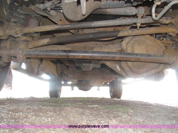 image for item B5437 2005 Ford F250 XLT Super Duty FX4 pickup truck