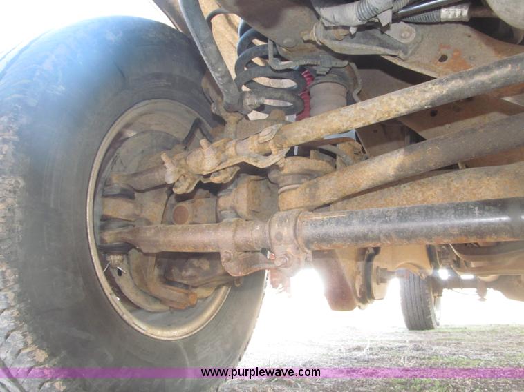 image for item B5437 2005 Ford F250 XLT Super Duty FX4 pickup truck