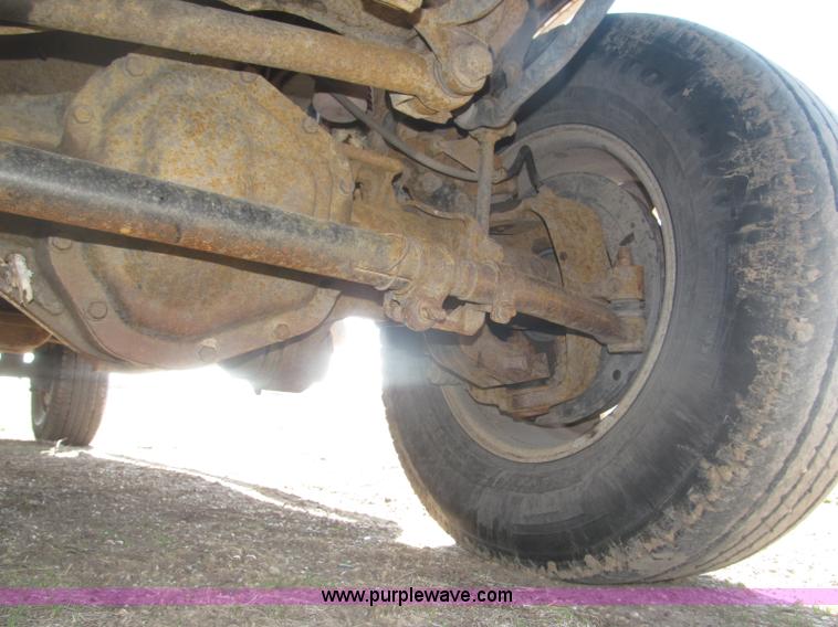 image for item B5437 2005 Ford F250 XLT Super Duty FX4 pickup truck