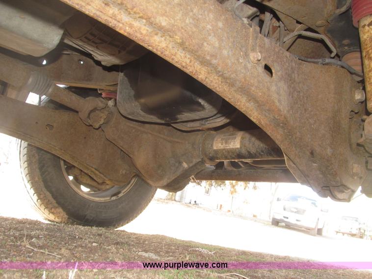 image for item B5437 2005 Ford F250 XLT Super Duty FX4 pickup truck