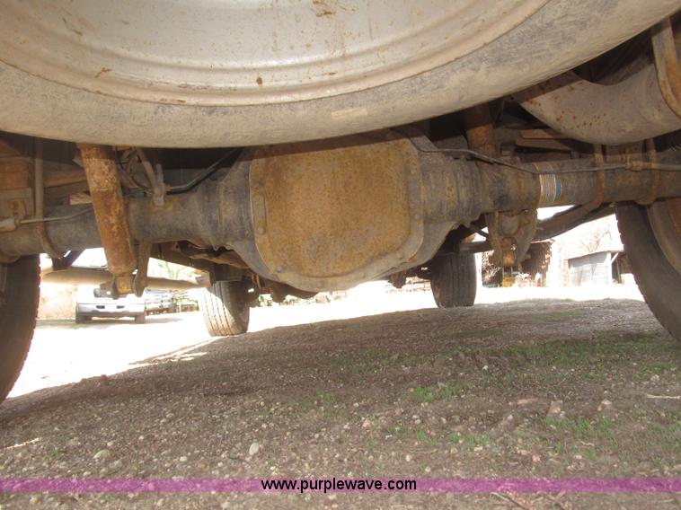 image for item B5437 2005 Ford F250 XLT Super Duty FX4 pickup truck