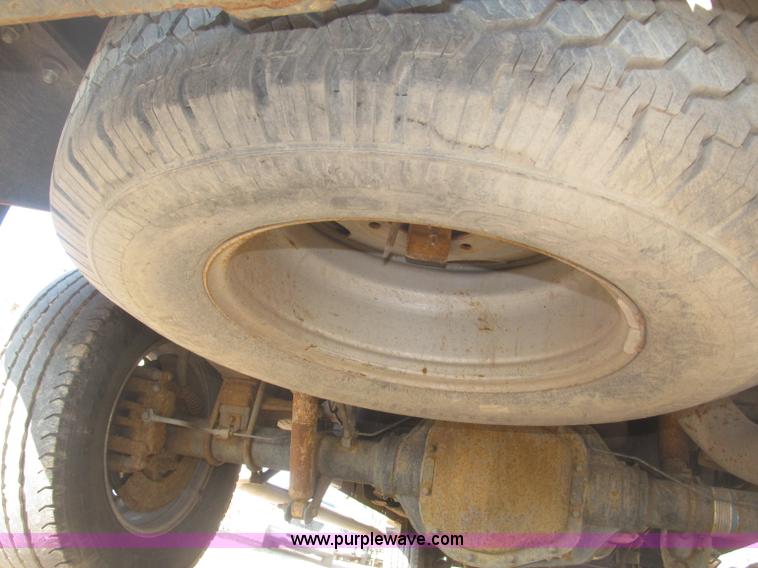 image for item B5437 2005 Ford F250 XLT Super Duty FX4 pickup truck