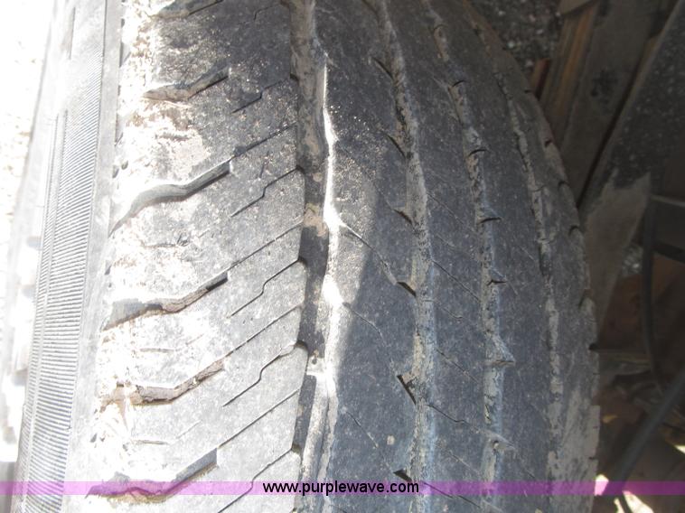 image for item B5437 2005 Ford F250 XLT Super Duty FX4 pickup truck