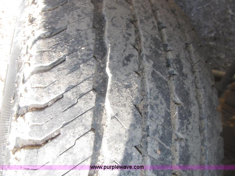 image for item B5437 2005 Ford F250 XLT Super Duty FX4 pickup truck