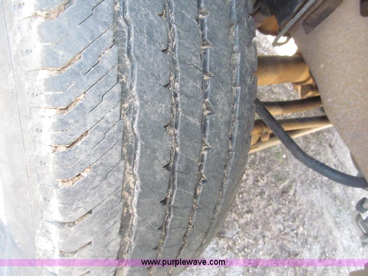 image for item B5437 2005 Ford F250 XLT Super Duty FX4 pickup truck