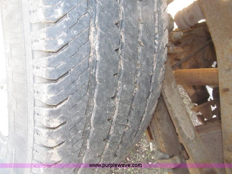 image for item B5437 2005 Ford F250 XLT Super Duty FX4 pickup truck