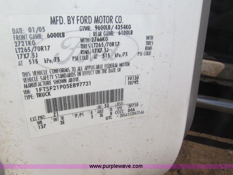 image for item B5437 2005 Ford F250 XLT Super Duty FX4 pickup truck