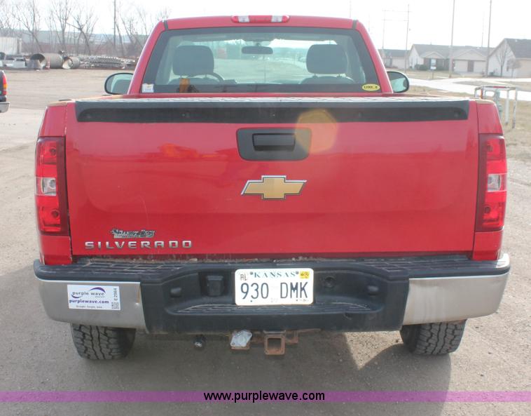 image for item E2984 2007 Chevrolet Silverado 1500 pickup truck