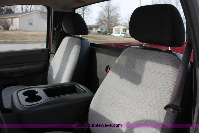 image for item E2984 2007 Chevrolet Silverado 1500 pickup truck