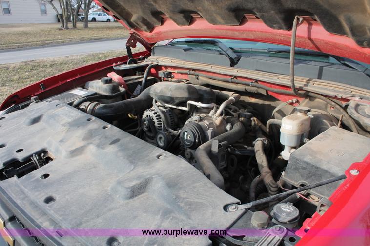 image for item E2984 2007 Chevrolet Silverado 1500 pickup truck