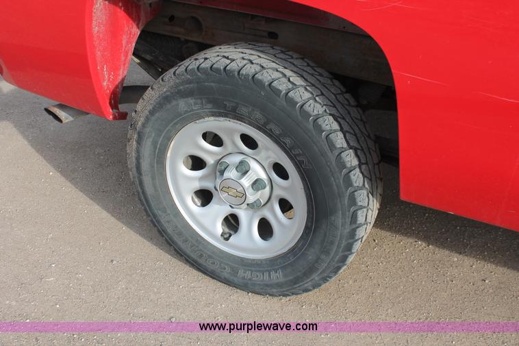 image for item E2984 2007 Chevrolet Silverado 1500 pickup truck