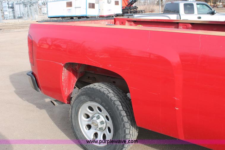 image for item E2984 2007 Chevrolet Silverado 1500 pickup truck