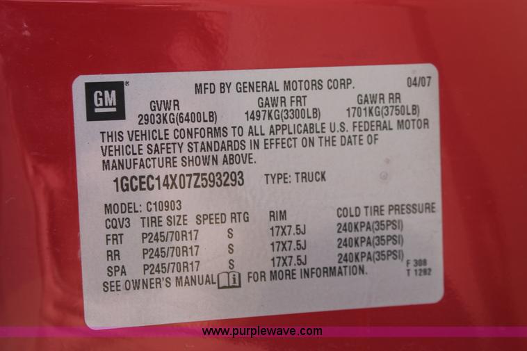 image for item E2984 2007 Chevrolet Silverado 1500 pickup truck