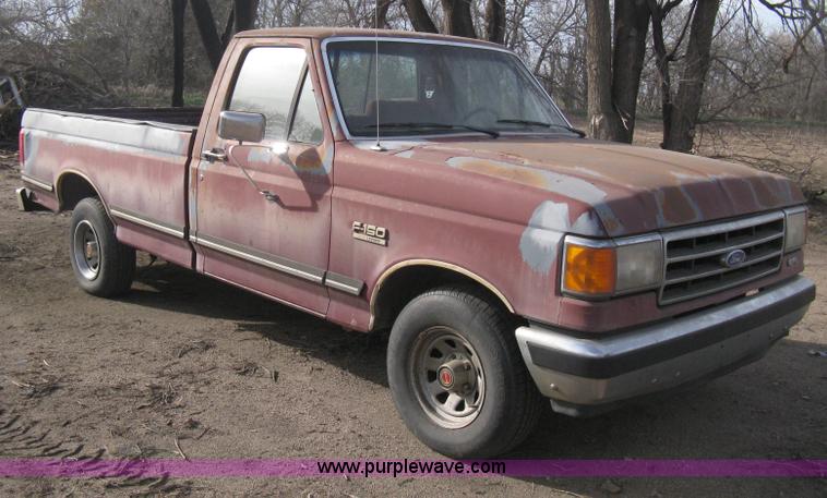image for item E3219 1990 Ford F150 XLT Lariat pickup truck