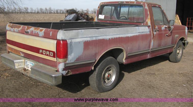 image for item E3219 1990 Ford F150 XLT Lariat pickup truck