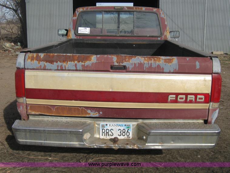 image for item E3219 1990 Ford F150 XLT Lariat pickup truck