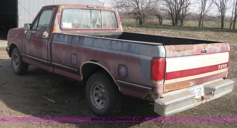 image for item E3219 1990 Ford F150 XLT Lariat pickup truck