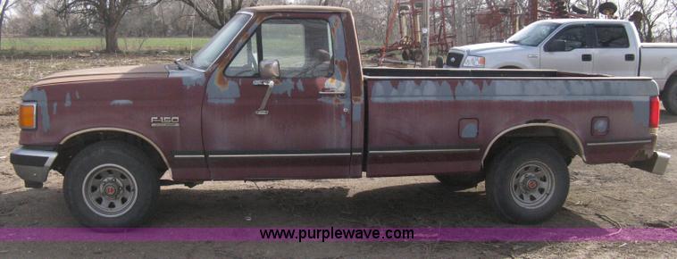 image for item E3219 1990 Ford F150 XLT Lariat pickup truck