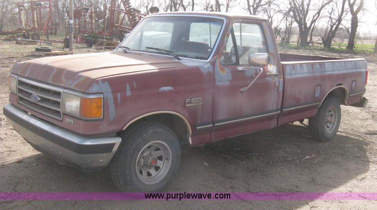 image for item E3219 1990 Ford F150 XLT Lariat pickup truck