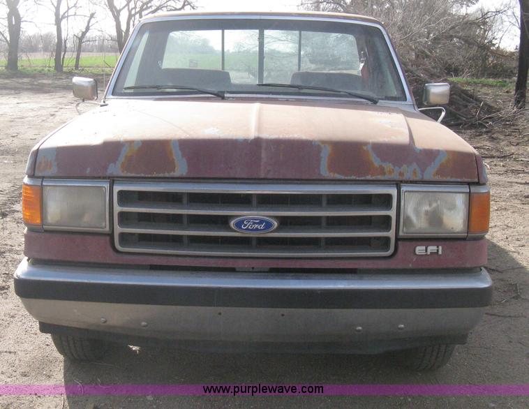 image for item E3219 1990 Ford F150 XLT Lariat pickup truck