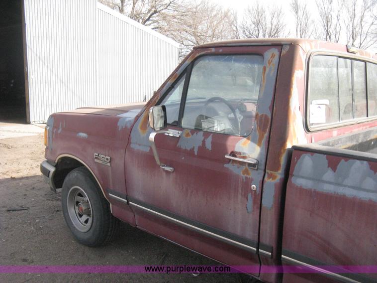 image for item E3219 1990 Ford F150 XLT Lariat pickup truck