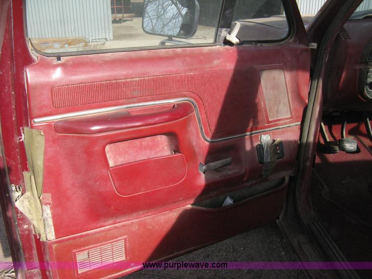 image for item E3219 1990 Ford F150 XLT Lariat pickup truck