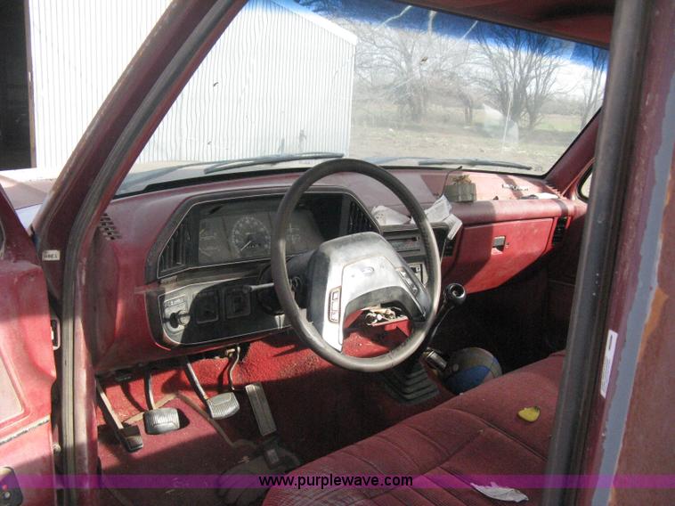 image for item E3219 1990 Ford F150 XLT Lariat pickup truck