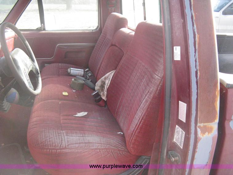 image for item E3219 1990 Ford F150 XLT Lariat pickup truck