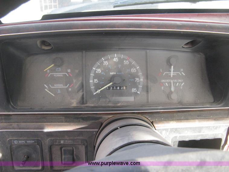 image for item E3219 1990 Ford F150 XLT Lariat pickup truck