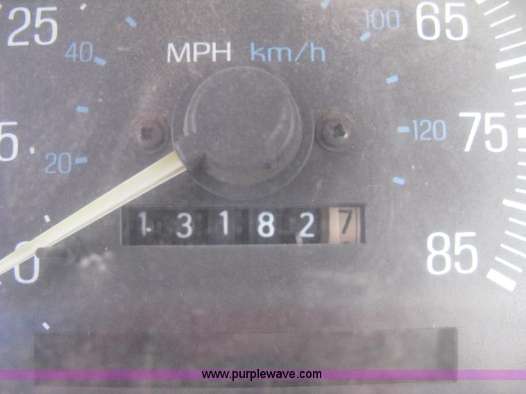 image for item E3219 1990 Ford F150 XLT Lariat pickup truck