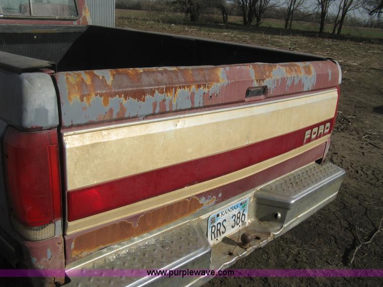 image for item E3219 1990 Ford F150 XLT Lariat pickup truck