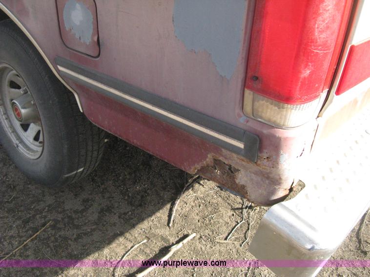 image for item E3219 1990 Ford F150 XLT Lariat pickup truck