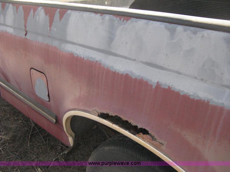image for item E3219 1990 Ford F150 XLT Lariat pickup truck