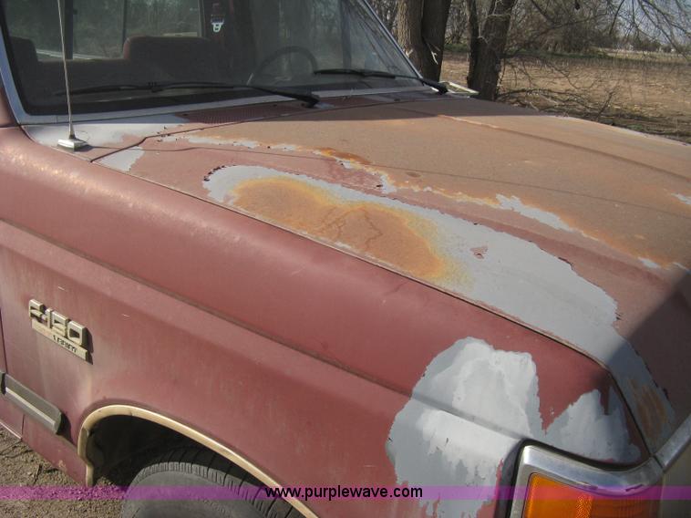 image for item E3219 1990 Ford F150 XLT Lariat pickup truck